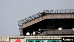 Pemex tiene una deuda de unos 77,000 millones de dólares en pensiones de sus ex trabajadores. Foto Reuters