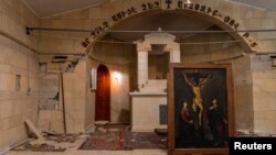 خرابی‌های پس از زلزله در یک کلیسا در روستای وکیفلی، تنها روستای ارمنی‌نشین باقیمانده در ترکیه - ۲۴ فوریه ۲۰۲۳