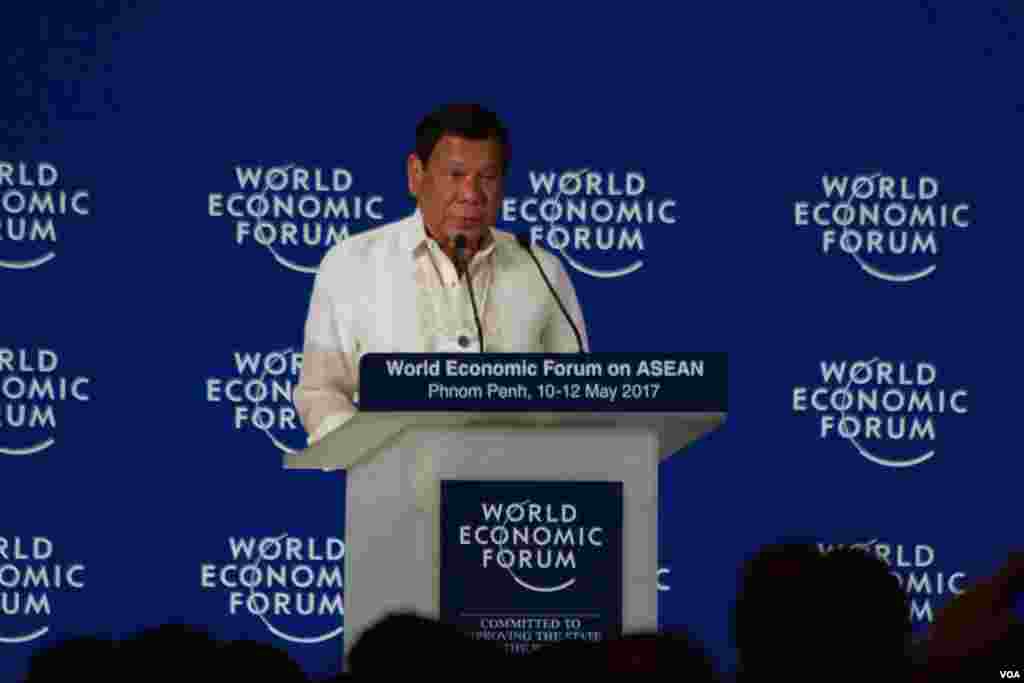 President of Philippines Rodrigo Duterte delivers a speech on the Opening Plenary: 50 Year Young, in World Economic Forum on ASEAN, in Phnom Penh, May 11, 2017. (Hean Socheata/VOA Khmer)