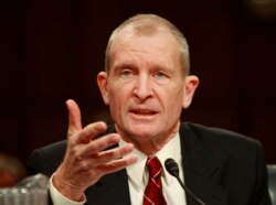 데니스 블레어 전 미 국가정보국장.