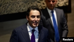 19일 레바논 수도 베이루트를 방문한 아모스 호스타인 미국 대통령 특사가 기자회견을 갖고 있다.