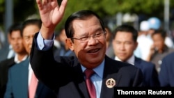 រូបឯកសារ៖ លោក​នាយក​រដ្ឋមន្ត្រី ហ៊ុន សែន ដែលជាប្រធានគណបក្សប្រជាជនកម្ពុជា ចូលរួមពិធី​គម្រប់ខួប៦៨ឆ្នាំរបស់បក្ស នៅរាជធានីភ្នំពេញ ថ្ងៃទី២៨ ខែមិថុនា ឆ្នាំ២០១៩។