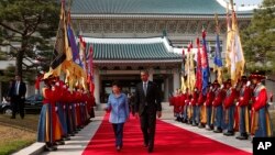South Korean President Park Geun-hye welcomes U.S. President Barack Obama on Friday, Apr. 25, 2014.