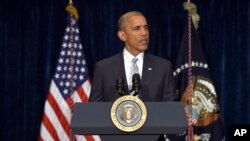 Presiden AS Barack Obama memberikan pernyataan soal tewasnya dua pria kulit hitam AS akibat ditembak polisi di sela kunjungan di Warsawa, Polandia (7/7).