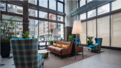 Stambena zgrada Pakard motor nekada je bila izložbeni salon za automobile. (Foto: Reinhold Residential)