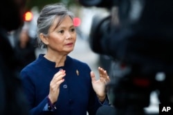 លោកស្រី មូរ សុខហួរ ដែល​ជា​អនុប្រធាន​មួយ​រូប​នៃ​គណបក្ស​សង្គ្រោះ​ជាតិ (CNRP) និយាយ​នៅក្នុង​បទសម្ភាសន៍​មួយ​ជាមួយ​ទីភ្នាក់ងារ​សារព័ត៌មាន Associated Press នៅក្នុង​ទីក្រុង​ឡុងដ៍​ កាលពី​ថ្ងៃទី ១៦ ខែវិច្ឆិកា ឆ្នាំ២០១៧។