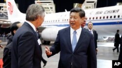 Chinese President Xi Jinping, right, and president and CEO of Boeing Commercial Airplanes, Ray Conner, tour the Boeing assembly line, Wednesday, Sept. 23, 2015 in Everett, Wash. Boeing has agreed to buy 300 jets from Boeing. In addition, state-owned Commercial Aircraft Corp. of China signed a cooperation agreement with the aerospace giant to build a 737 aircraft assembly center in China. (Jason Redmond/Pool Photo via AP) 