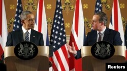 Presiden AS Barack Obama dan Perdana Menteri Inggris David Cameron dalam konferensi pers gabungan di London, April 2016. (Reuters/Kevin Lamarque)