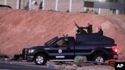 កង​កម្លាំង​សន្តិសុខ​ហ៊្សកដានី​ចាកចេញ​ពី​ពន្ធនាគារ Swaqa បន្ទាប់​ពី​ការប្រហារ​ជីវិត​ Sajida al-Rishawi និង Ziad al-Karbouly, ជា​ជនជាតិ​អ៊ីរ៉ាក់​២​រូប​ដែល​មាន​ពាក់​ព័ន្ធ​នឹង​ក្រុម al-Qaida ដែល​មាន​ចម្ងាយ​៨០​គីឡូម៉ែត្រ​ ភាគ​ខាង​ត្បូង​រាជធានី​ Amman កាល​ពី​ថ្ងៃ​ទី​៤ ខែ​កុម្ភៈ ឆ្នាំ​២០១៥។​