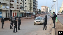 Des policiers guinéens, Conakry, 11 octobre 2015