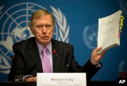 마이클 커비 전 유엔 북한인권조사위원회(COI) 위원장이 지난 2014년 2월 스위스 제네바에서 기자회견을 열고, 북한 인권 상황에 관한 위원회 조사 결과를 담은 최종 보고서를 발표했다.