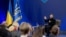 Ukrajinski predsjednik Volodimir Zelenski govori na konferenciji za novinare na marginama foruma "Ukrajina. Godina 2025." u Kijevu, 23. februara 2025., dan prije treće godišnjice ruske invazije na Ukrajinu.