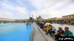 مسافران نوروزی اصفهان و بی‌توجهی به پروتکل‌های بهداشتی پیشگیری از کرونا