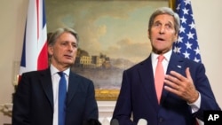 U.S. Secretary of State John Kerry, right, answers a question about the crisis in Syria during a news conference with British Foreign Secretary Philip Hammond in London, Sept. 19, 2015. 