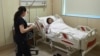 Vafa Šabanova, putnica sa aviona Azerbejdžan Erlajnsa koji se srušio u Kazahstanu u bolnici u Bakuu u Azerbejdžanu 27. decembra 2024. 