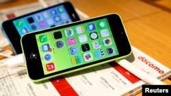 Apple menolak permintaan FBI untuk meretas sistem keamanan pada produk iPhone terkait serangan di San Bernardino, California (foto: ilustrasi).