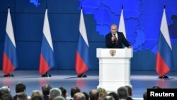 Presiden Rusia Vladimir Putin menyampaikan pidato kenegaraannya di hadapan parlemen Rusia di Moskow, 20 Februari 2019. 