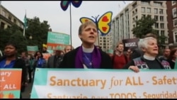 美国万花筒：庇护无证移民是人道还是违法