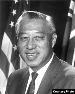 第一位华裔参议员邝友良