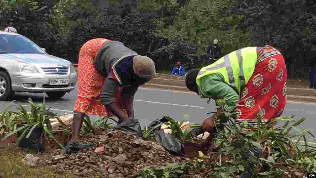 Usafishaji na ujenzi unaendelea kwenye Uhuru Highway &nbsp;