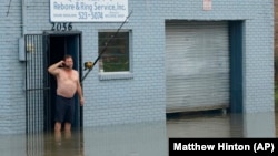 Neke ulice u Nju Orleansu bile su poplavljene u sredu zbog jake kiše