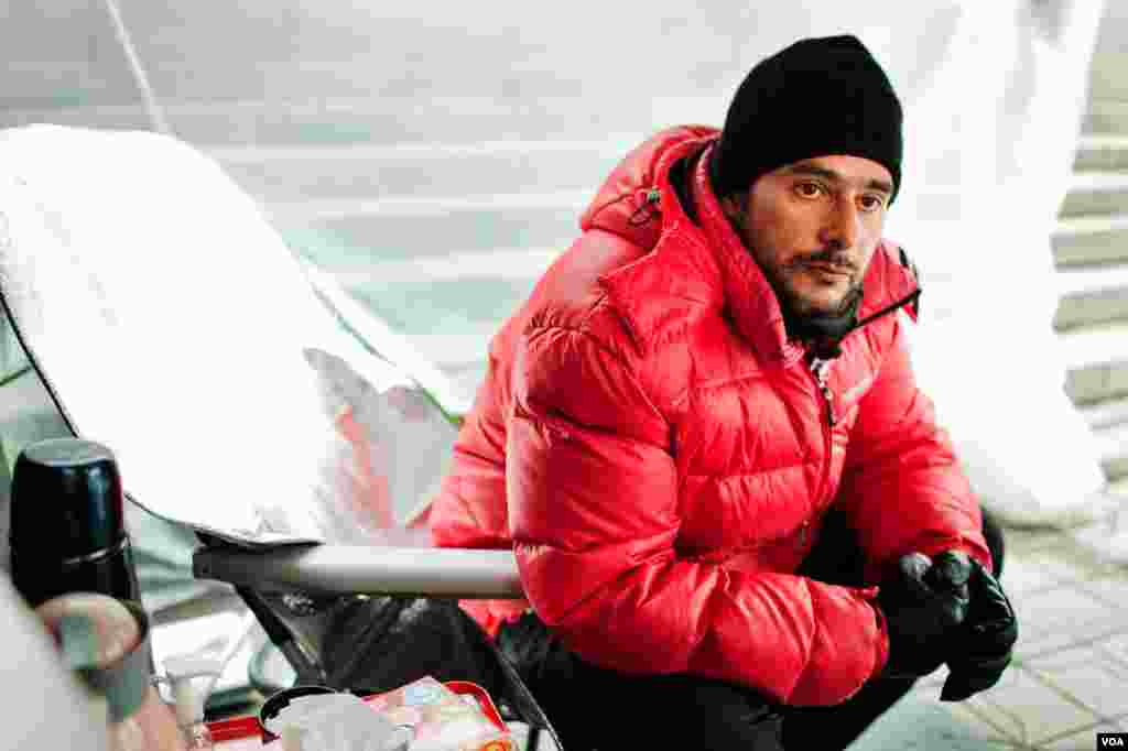 Andreas Gukasyan charged that elections in post-Soviet Armenia are controlled by the president of the day, buying votes and ordering government employees to turn out the vote for official candidates, Yerevan, Armenia, Feb. 16, 2013. (V. Undritz/VOA)