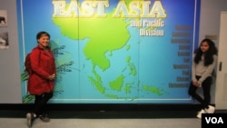 Napakron Saweddit (Right) and Jarunee Jarusruangchai (left), students from the South East Asian Leaders Initiative Program visiting VOA in Washington, April,29 , 2016.