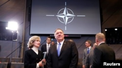 美国国务卿蓬佩奥在布鲁塞尔的北约总部参加北约外长会议。（2019年11月20日）