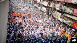 Bangladeş'in Başkenti Daka'da Fransa Cumhurbaşkanı Emmanuel Macron'a karşı düzenlenen protesto gösterisine binlerce kişi katıldı