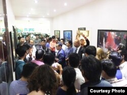 លោក កៃ គឹមសុង និពន្ធ​នាយក​កាសែត​ភ្នំពេញ​ប៉ុស្តិ៍ ​ត្រូវ​បាន​បណ្តេញ​ចេញ​ពី​ការងារ​នៅ​ថ្ងៃច័ន្ទ ទី ០៧ ខែឧសភា ឆ្នាំ២០១៨ ក្រោយពី​បម្រើ​ការងារ​ឲ្យ​កាសែត​នេះ​អស់​រយៈពេល​១០​ឆ្នាំ​មក​ហើយ​នោះ។ (រូបថត៖ Alessandro Marazzi Sassoon)