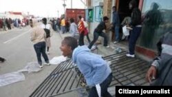 បុរស​ម្នាក់​ដឹក​របស់របរ​កែច្នៃ​ឡើង​វិញ​លើ​រថទេះ​អូស​ដោយ​លា​ក្នុង​ក្រុង​ Lahore ប្រទេស​ប៉ាគីស្ថាន។