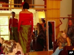 Fred Voepel's image consultation class teaches aspiring cabaret singers how to look the part.