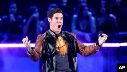 Aktor Adam Devine di ajang MTV Movie and TV Awards 2017 di Los Angeles (dok: Chris Pizzello/Invision/AP)