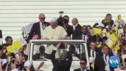 Grande messe inédite en plein air du pape François aux Emirats