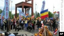 Fireworks explode over the Tonle Sap River for the cremation of Cambodia&#39;s former King Norodom Sihanouk in Phnom Penh, Cambodia, Monday, Feb. 4, 2013. Hundreds of thousands of mourners gathered in Cambodia&#39;s capital Monday for the cremation of Sihanouk, the revered &quot;King-Father,&quot; who survived wars and the murderous Khmer Rouge regime to hold center stage in the Southeast Asian nation for more than half a century. (AP Photo/Heng Sinith)