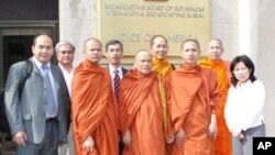 Thach Ngoc Thach, left and newly re-ordained monk Tim Sakhorn, middle, drops by VOA Khmer while on a visit in the US, file photo. 