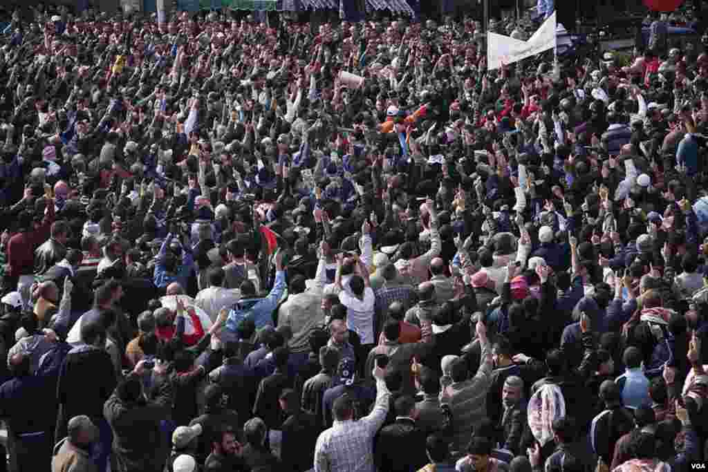 Jordan has been relatively insulated from the Arab Spring, but on Friday protesters called for the country's King Abdullah to step down, Amman, Jordan, November 16, 2012. (Y. Weeks/VOA)