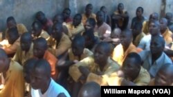 Les accusés d'attentats à Cabo Delgado, au Mozambique, le 3 octobre 2018. (VOA/William Mapote)