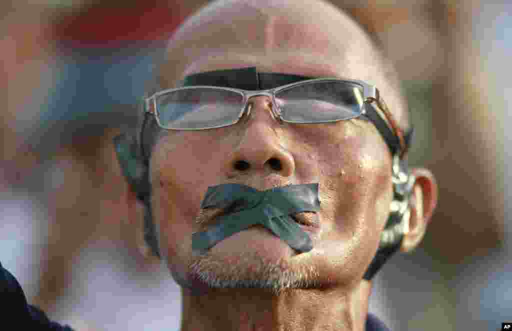 A protester displays how his rights were violated during an anti-coup demonstration at the Victory Monument, in Bangkok, May 28, 2014.