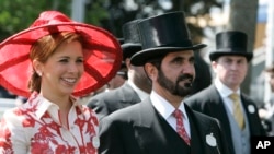 阿联酋酋长谢赫·穆罕默德·本·拉希德·阿勒马克图姆与王妃哈雅出席英国皇家赛马会。(2008年6月19日）