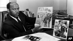 កម្រងរូបភាព VOA៖ លោក John Lewis ពី​មេដឹកនាំ​សិទ្ធិ​ពលរដ្ឋ​ទៅ​ជា​សមាជិក​រដ្ឋសភា (១៩៤០-២០២០)