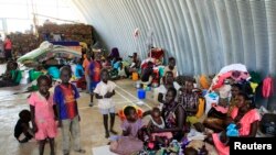 Janubiy Sudan aholisi zo'ravonlikdan qochib BMT bazasida panoh topmoqda, Juba, 23-dekabr, 2013-yil