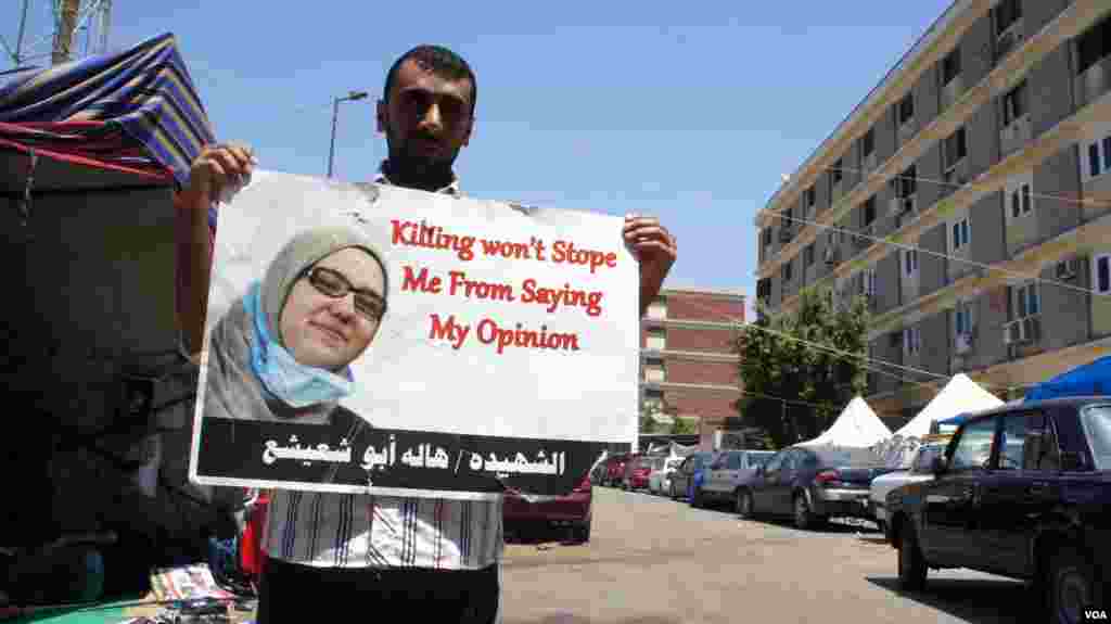 A protester vows to carry on a sit-in by Morsi supporters after deadly clashes Saturday in Cairo, July 27, 2013, (Elizabeth Arrott/VOA). 