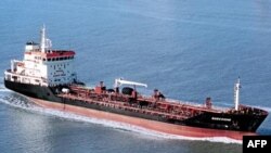 Perompak membajak sebuah kapal tanker di lepas pantai Nigeria, menculik para pelaut asing yang tidak diketahui jumlahnya (foto: ilustrasi). 