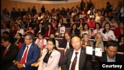 អ្នកចូលរួម​នៅក្នុង​ការ​ជួប​ប្រជុំ​គ្នា​នៃគណៈអចិន្ត្រៃយ៍​នៃ​គណបក្ស​សង្គ្រោះជាតិ នៅ​ទីក្រុង​ឡូវែល រដ្ឋ​ម៉ាស្សាឈូសិត​ សហរដ្ឋ​អាមេរិក​កាលពីចុងសប្តាហ៍កន្លង​មកនេះដើម្បី​កំណត់​យុទ្ធសាស្រ្ត​ចុងក្រោយ​មុន​នឹងធ្វើ​មាតុភូមិនិវត្តន៍​។ (រូបថតផ្តល់ឲ្យ)