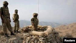 سربازان ارتش پاکستان در یک پاسگاه نظامی در وزیرستان