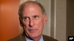 Senator Dan Coats dari Partai Republik berbicara di Capitol Hill, Washington. (Foto: Dok)