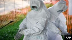 Le personnel médical de l'Unité de traitement Ebola à l'Hôpital général de Bwera, à la frontière avec la RDC.