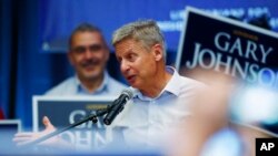 លោក Gary Johnson ថ្លែង​ក្នុង​យុទ្ធនាការ​ប្រមូល​ផ្តុំ​មួយ​កាលពី​ថ្ងៃទី៣ ខែតុលា ឆ្នាំ២០១៦ នៅ​ក្នុង​ក្រុង Parker រដ្ឋ Colorado។