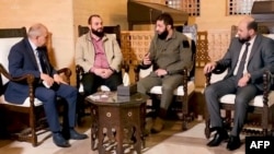 Pemimpin pemberontak Suriah Abu Mohammed al-Jolani bertemu dengan Perdana Menteri Suriah yang akan lengser, Mohammed al-Jalali, dan membahas "pengalihan kekuasaan", di Damaskus Senin (9/12). 
